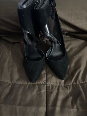 Nine West Black Pointed Ankle Strap Heels